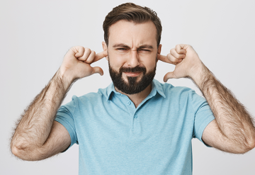 Qual a relação entre homens e perda auditiva?