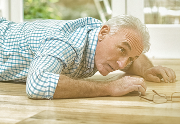 Qual a relação da queda de idosos com a perda de audição?