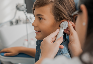 Mito: Só idosos precisam de aparelhos auditivos