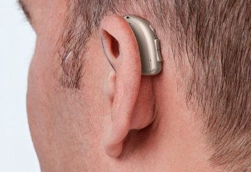 Entenda a diferença entre aparelho auditivo e amplificador 