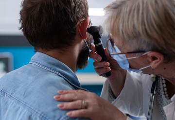 A experiência do teste: o que esperar na primeira consulta para um aparelho auditivo