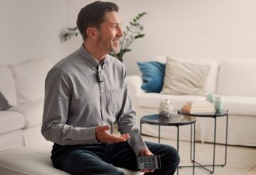 Inovação em tecnologia e design: veja a evolução dos aparelhos auditivos