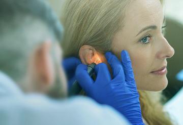 O que pode causar a perda auditiva neurossensorial?