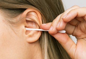 Hábitos que prejudicam a saúde auditiva: quais são e como evitá-los?