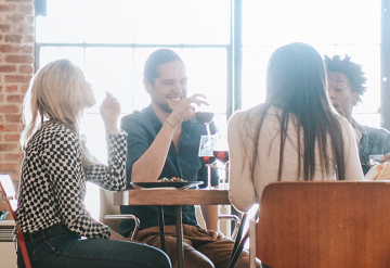 Ouvir bem é se conectar melhor: como a audição fortalece seus relacionamentos