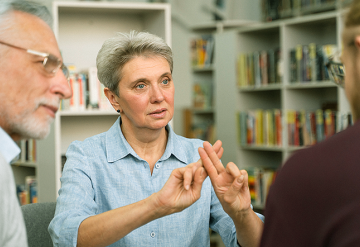 Como funciona a acessibilidade para quem tem perda auditiva
