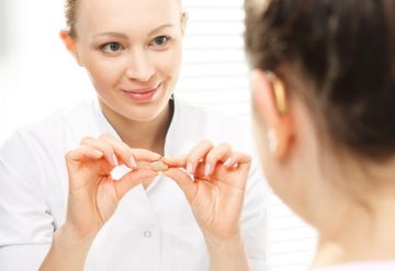 Quando trocar os aparelhos auditivos? Saiba mais