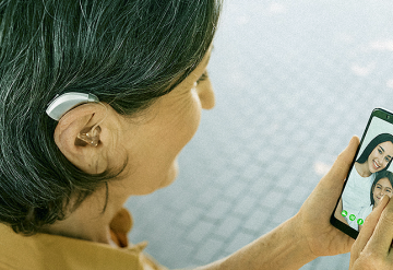 É possível usar aparelhos auditivos de marcas diferentes ao mesmo tempo?