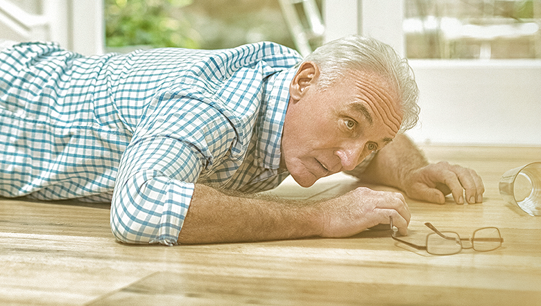 Qual a relação da queda de idosos com a perda de audição?