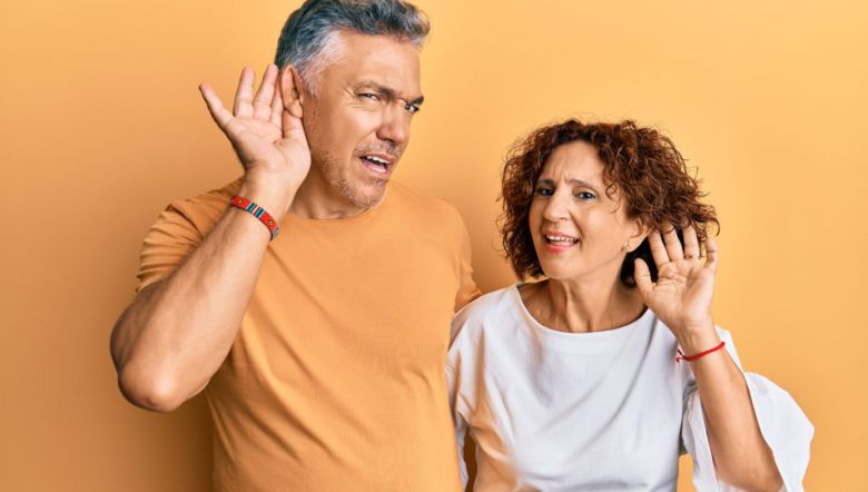 Saiba identificar os sintomas da perda auditiva