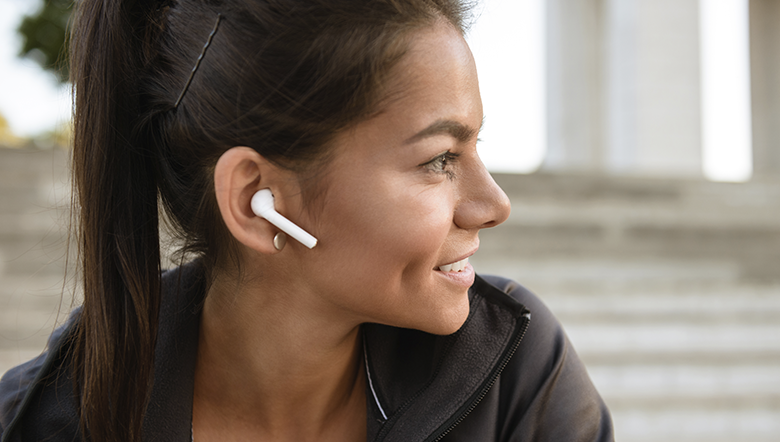 Fones de ouvido e saúde auditiva: riscos e cuidados essenciais