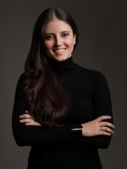 Dra. Júlia Junqueira CRM 58766/RQE 35812